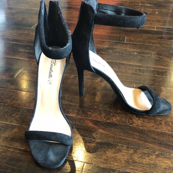 Shoes - Picture 2 of 8